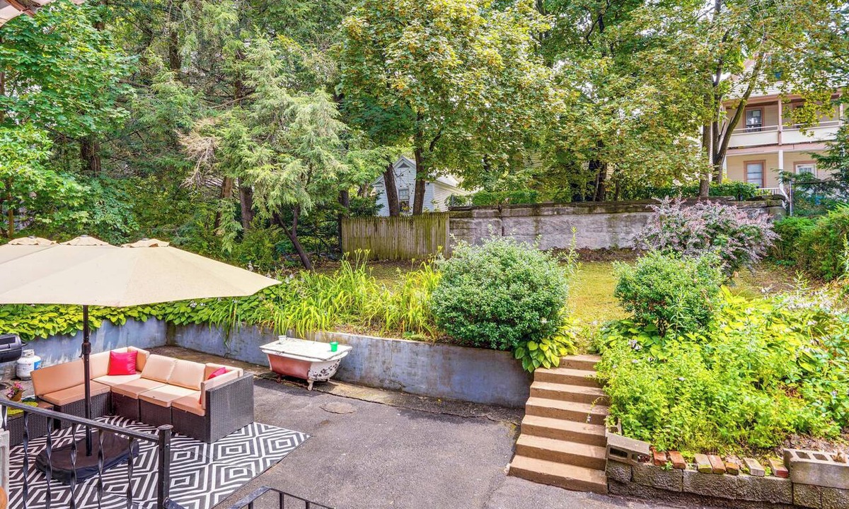 Stockade Historic District Apartment | Steps to Union College: Home w/Shared Yard!