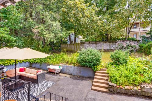Stockade Historic District Apartment | Steps to Union College: Home w/Shared Yard!