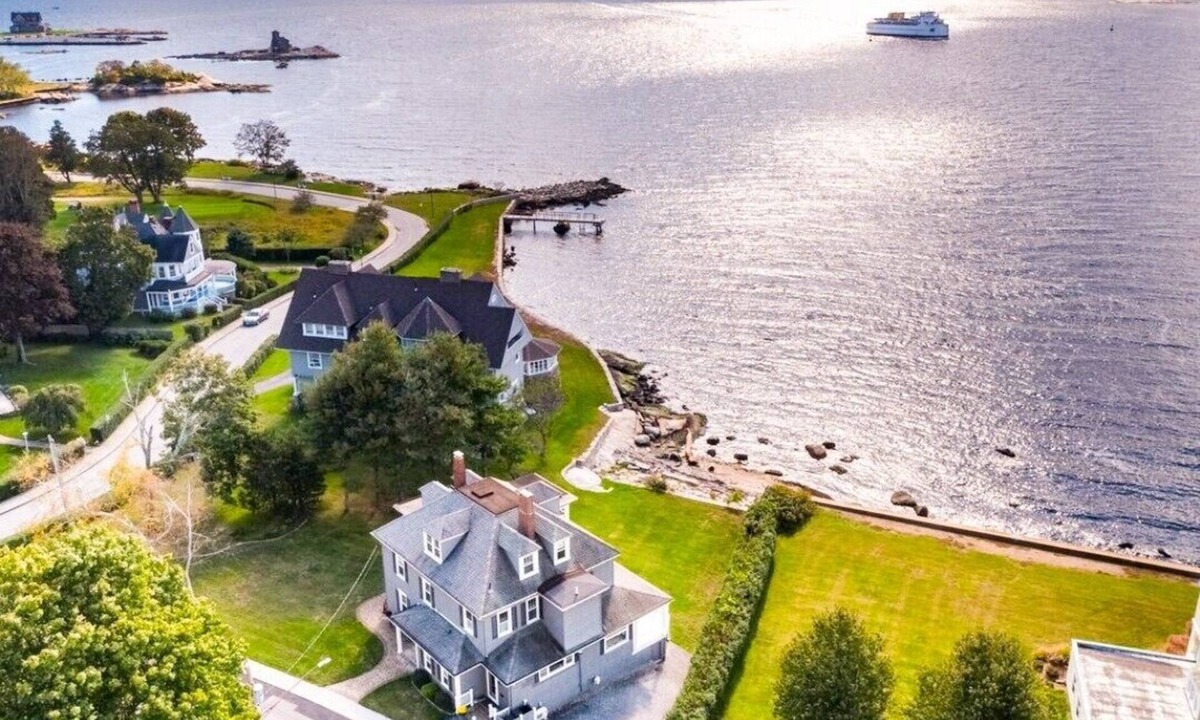 Groton House | Steps to Waterfront Golf! Private Backyard Beach w/Loungers & Umbrellas