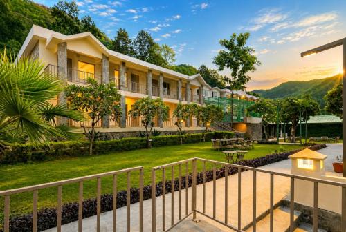 Jakh Resort | Sterling Corbett