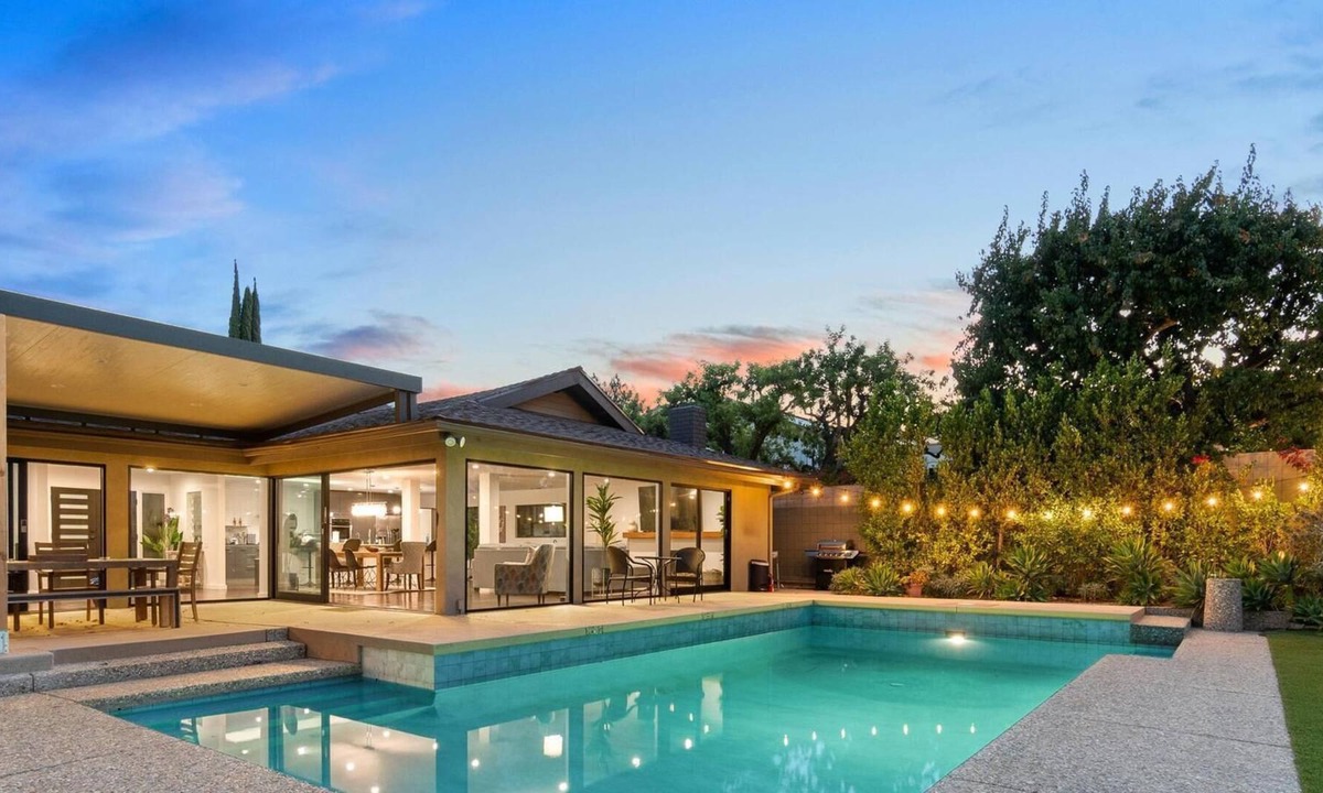 Encino Villa | Steven - Private Contemporary Ranch Villa with 180 Degree City Skyline Views