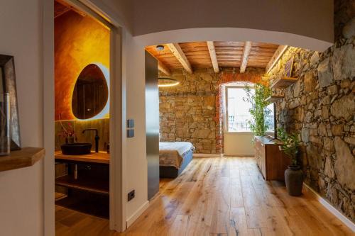 Cormons House | Stevoski Rooms - Modern Comfort in a Historic Stone House