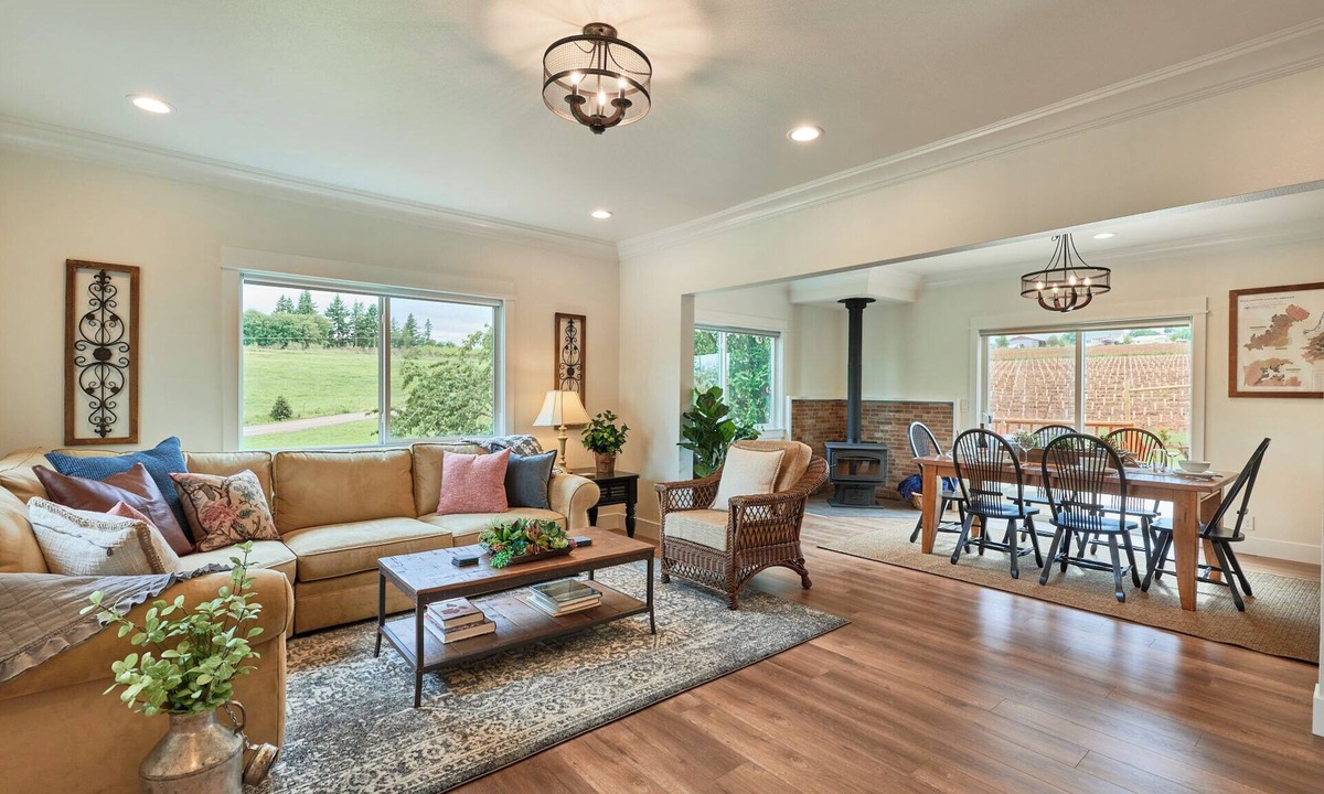 Amity House | Stiling Vineyards~ A 3 bed/3 bath Luxury Farmhouse
