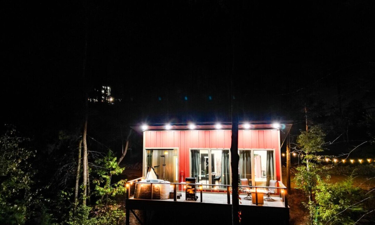Campton Cabin | Still Water – Luxury King Cabin Overlooking the Pond w/Hot Tub, Fire Pit