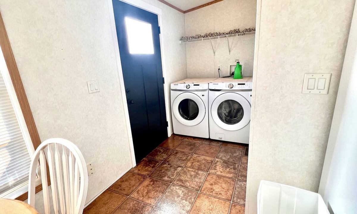 Saxton House | Still Waters - Charming 3-bedroom 2-bath house with AC in Saxton