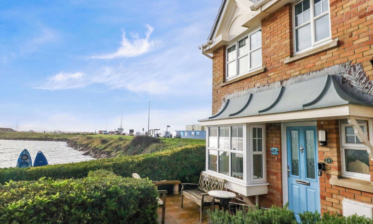 Wyke Regis House | STILL WATERS, family friendly, country holiday cottage in Weymouth