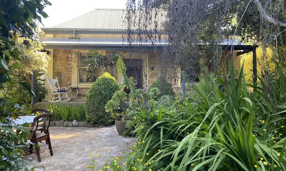 Stirling House | Stirling Cottage