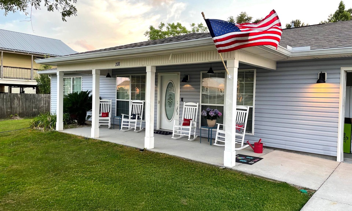 Long Beach House | Stocked and ready for beach days in beautiful Long Beach, MS!