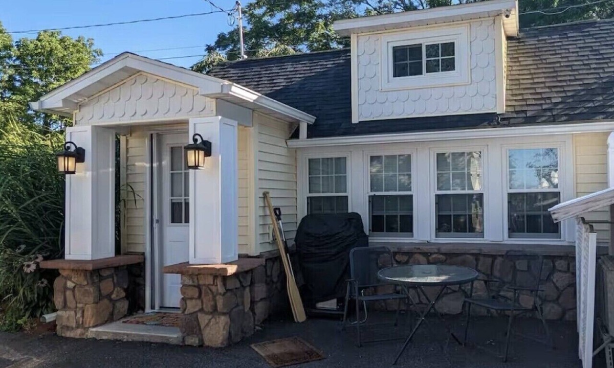 Brewerton House | Stone Cottage on Oneida Lake
