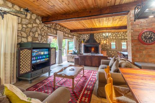 Wilderness House | Stone Cottage - River front - Fireplace - Firepit