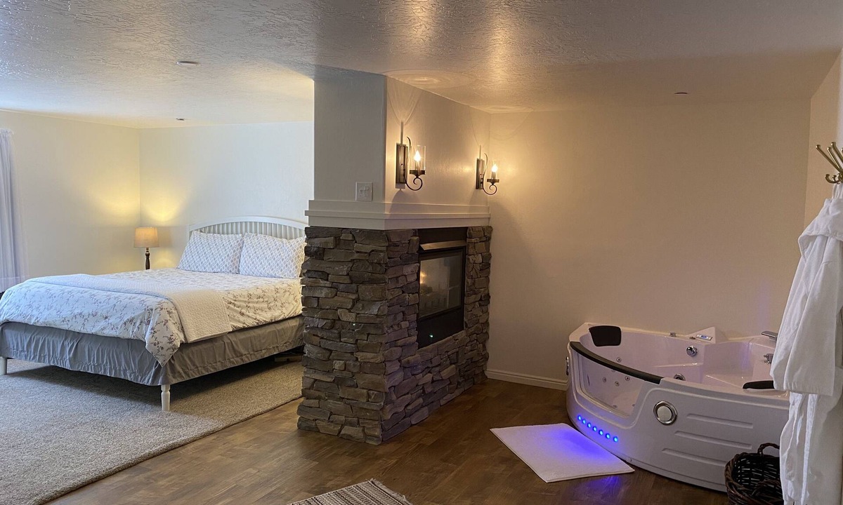 Vernal Hotel | Stone Hollow