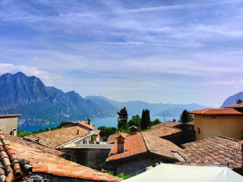 Solto Collina Apartment | Stone House