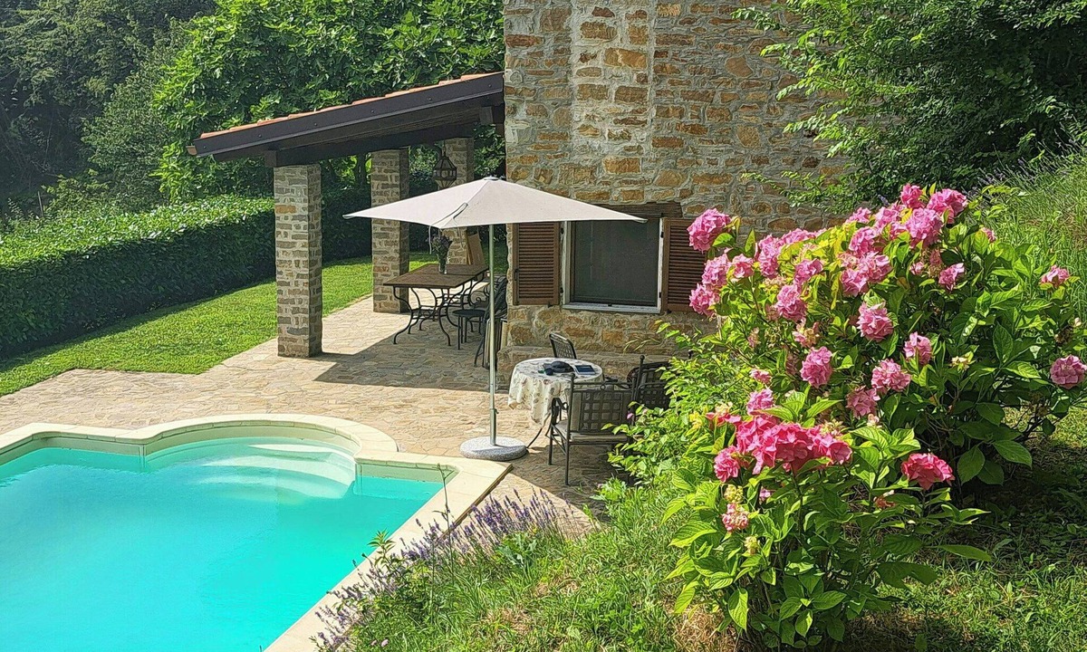 Gorzegno House | Stone house with views of Langhe Valley
