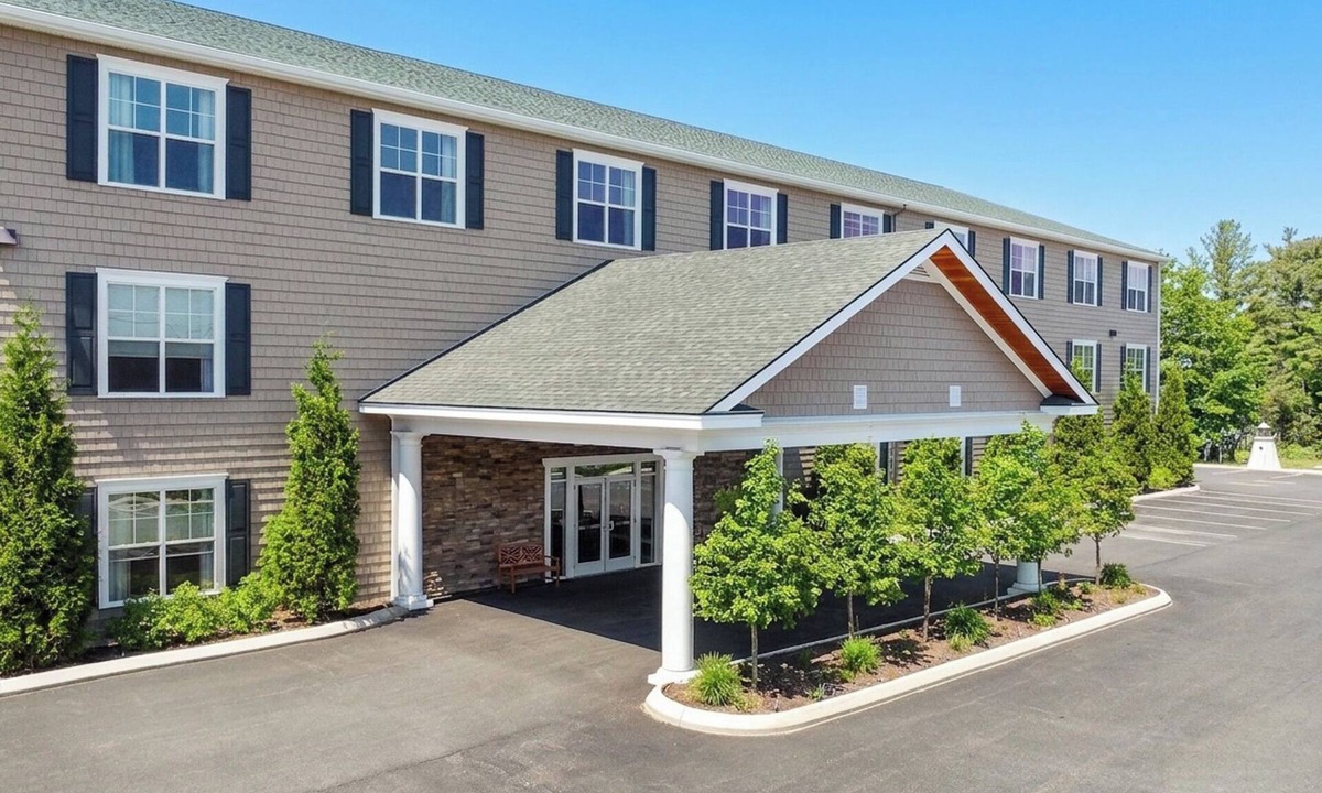 Ellsworth Apartment | Stone Park
