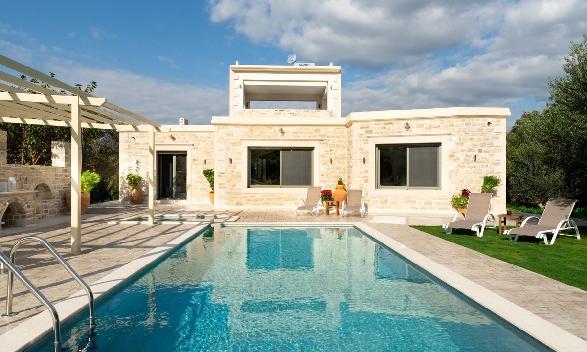 Faistos Villa | Stonebuilt villa in the middle of an enclosed area of 5500 m2.