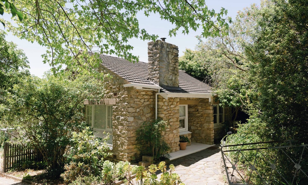 Aldgate Cottage | Stonegate Cottage - Elegant Stone Cottage with Wood Fire, King Bed,