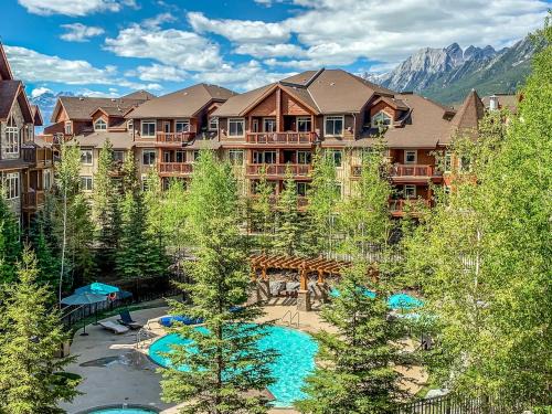 Canmore Apartment | Stoneridge Mountain Resort managed by Little Sister Getaways