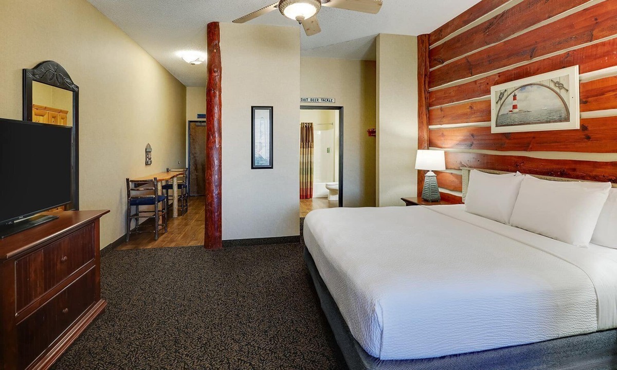 Moline Hotel | Stoney Creek Moline | 1 King Bed w/Gym&Pool Onsite | 4.0 mi to Figge Art Museum