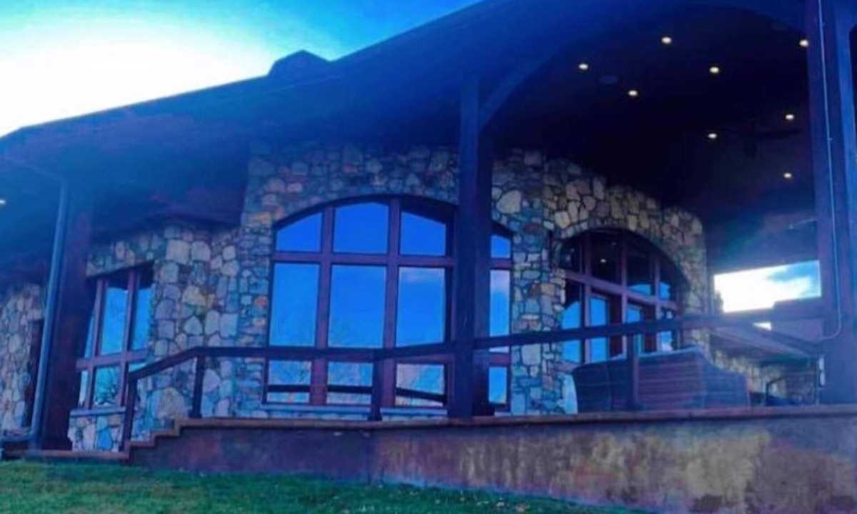 Dennis Resort | Stony Point Gated Resort All Exclusive: The Lodge, Lakehouse and 4 Cabins