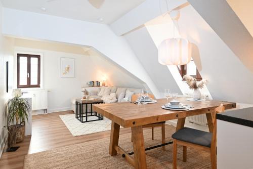 Schlitz Apartment | STORCHENNEST - Scandi Style - in der historischen Hinterburg Schlitz - mit Aufzug, Parkplatz & Garten - nahe Fulda und Bad Hersfeld