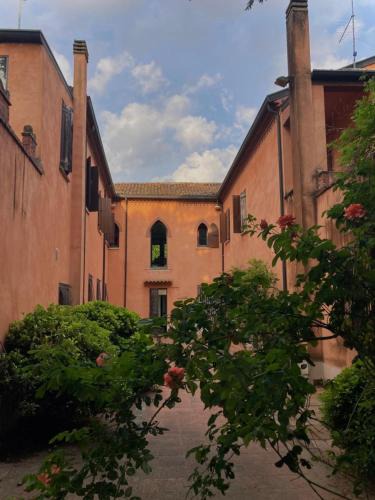 Sanguinetto House | Storico appartamento con parco