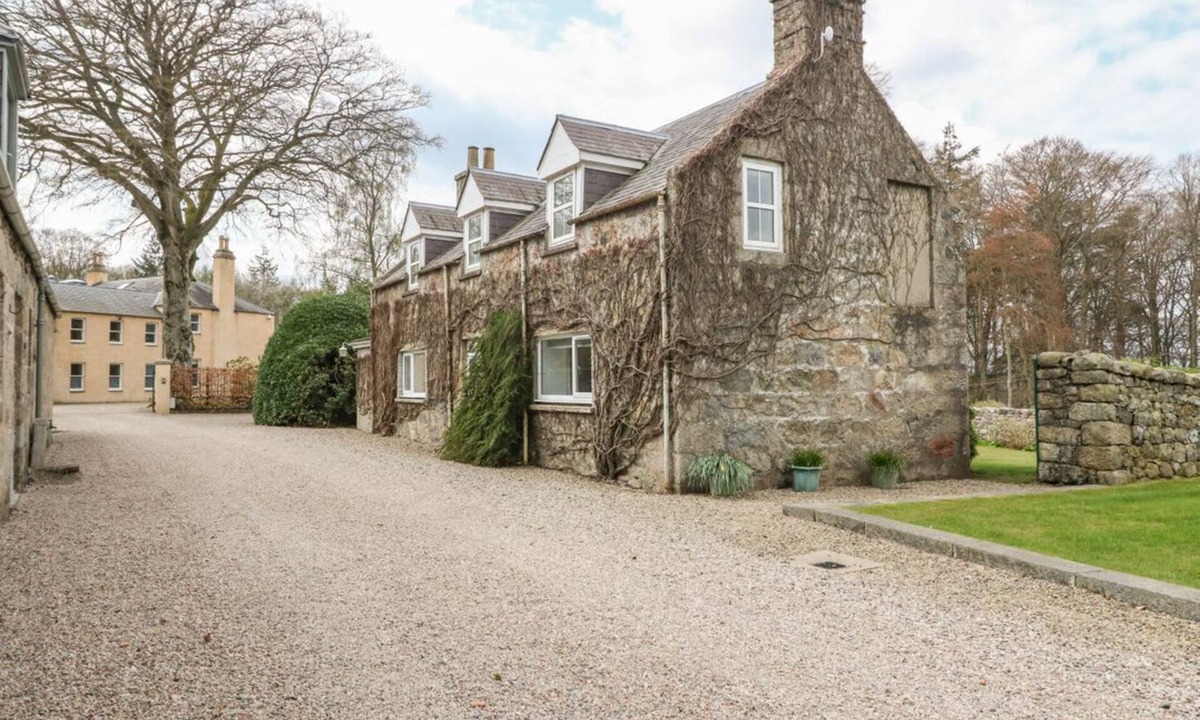 Aberdeen Cottage | Storkery Cottage, peterculter