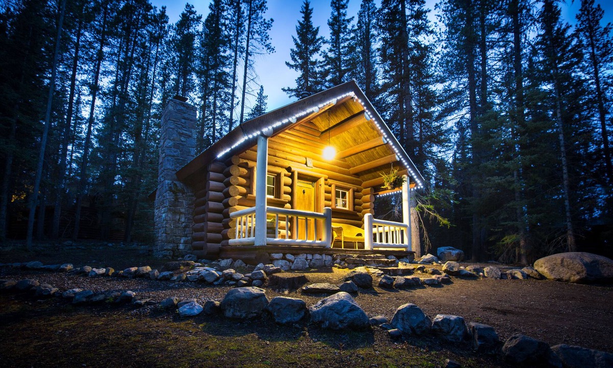 Castle Junction Cabin | Storm Mountain Lodge Cabins & Dining