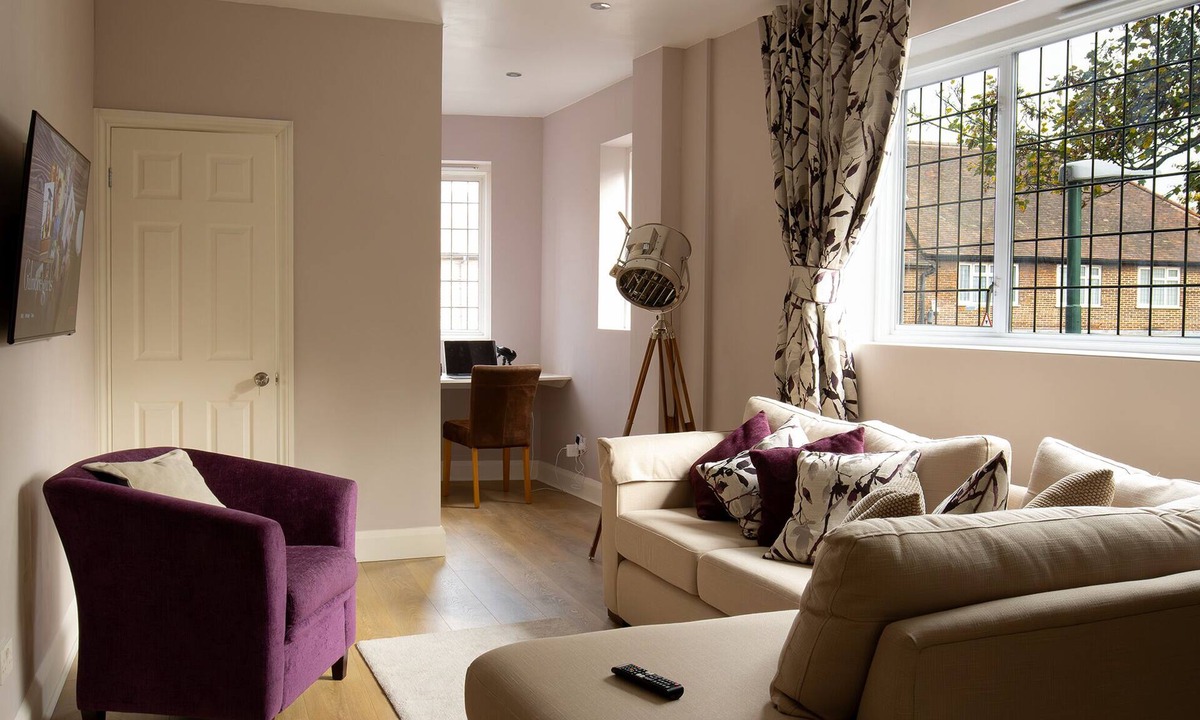 Sutton Apartment | Straight Inn
