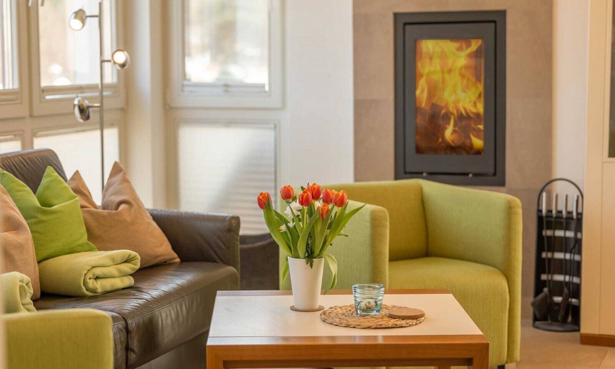 Ostseebad Baabe Apartment | Strandvilla Baabe 8 "Am Fischerstrand" Vacation Rental in Baabe. Relaxing moments on the balcony with a fresh sea breeze. Wellness spa with a sauna. Cozy evenings by a crackling fireplace