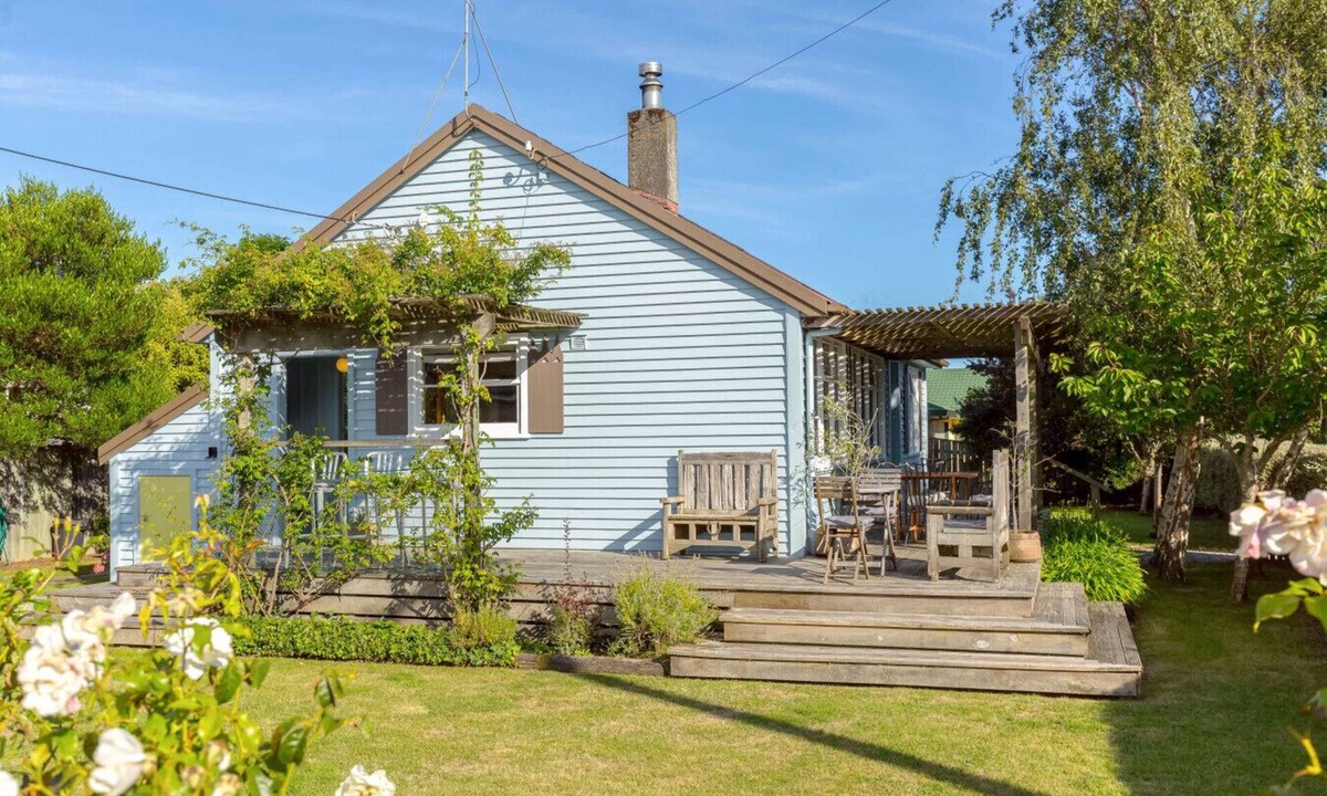 Martinborough House | Strasbourge Cottage Cozy Escape Near the town center for Couples & Families