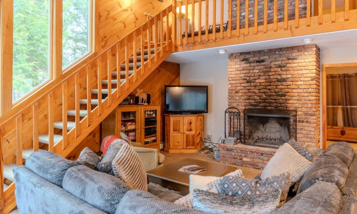 Stratton Mountain House | Stratton; 8 min. King beds, fire place, dogs ok!