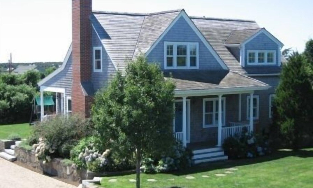 West of Town House | Stroll to Town or Roll to the Brewery or Beaches on Bike Path