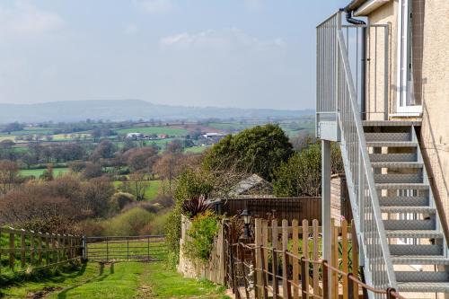 Bridport Apartment | Strongate View Apartment - cosy stylish rural Jurassic coast & Bridport nearby