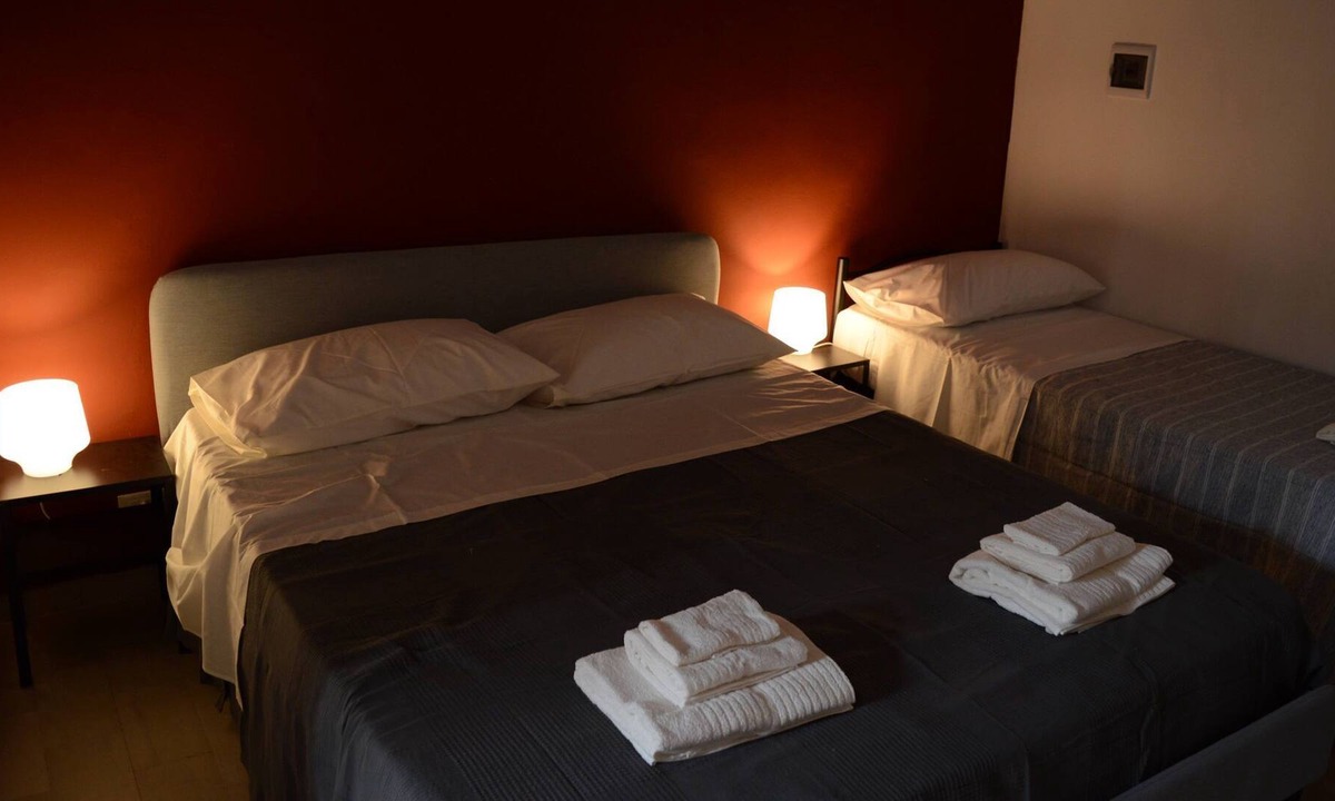 Schiavonea Bed & Breakfast | Structure in a relaxing garden with swimming pool