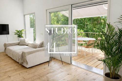 Treviso Apartment | STUDIO 14 - apt design con terrazza sul fiume - 2 biciclette incluse - vicino al centro