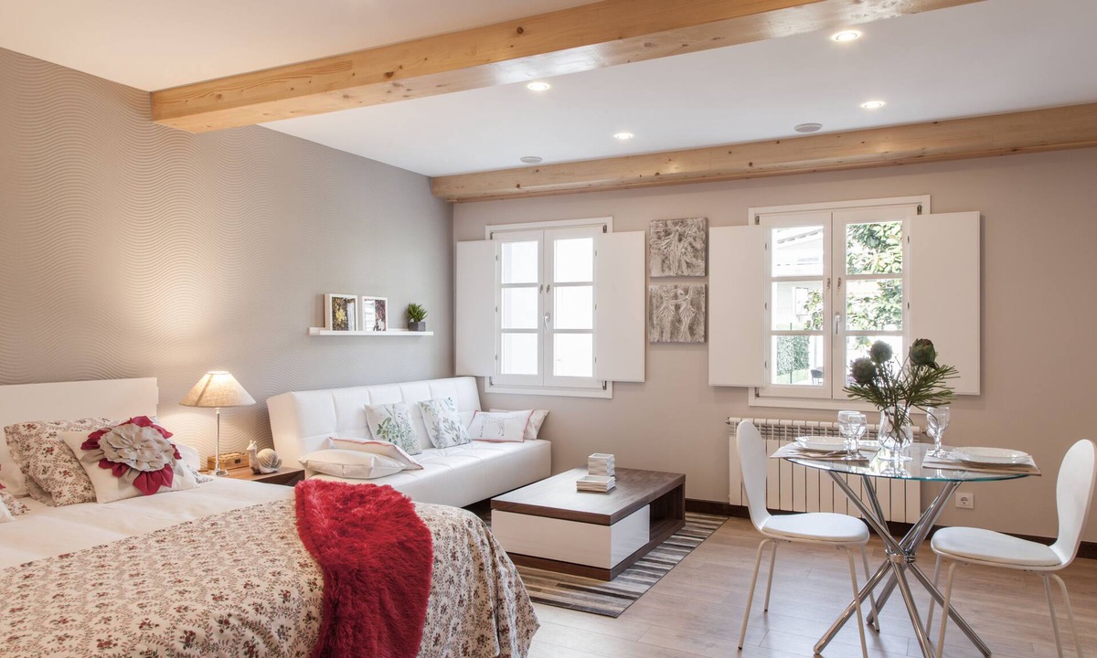 Santiago de Compostela Apartment | Studio 2B - 3 pax - 3 min walking cathedral - garden - terrace - wifi- elevator
