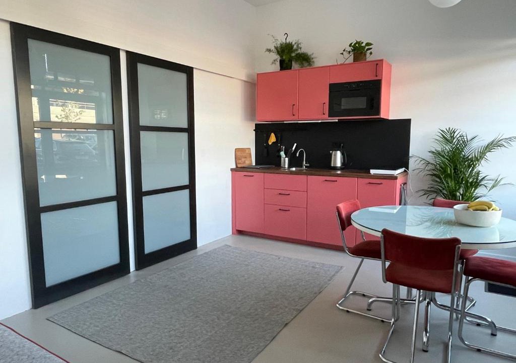 IJplein en Vogelbuurt House | Studio 28A5 with free parking place