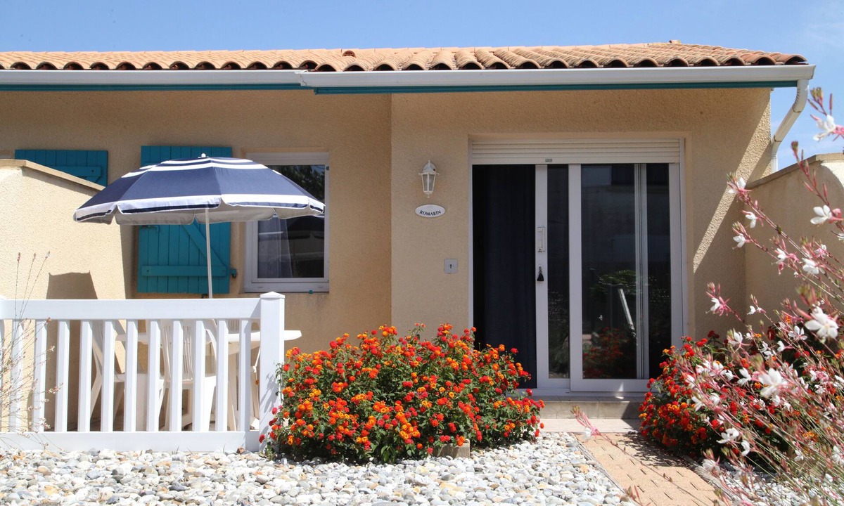 Mimizan-Plage Apartment | Studio 3 persons 50 m from the beach with private parking, Rated 3 stars