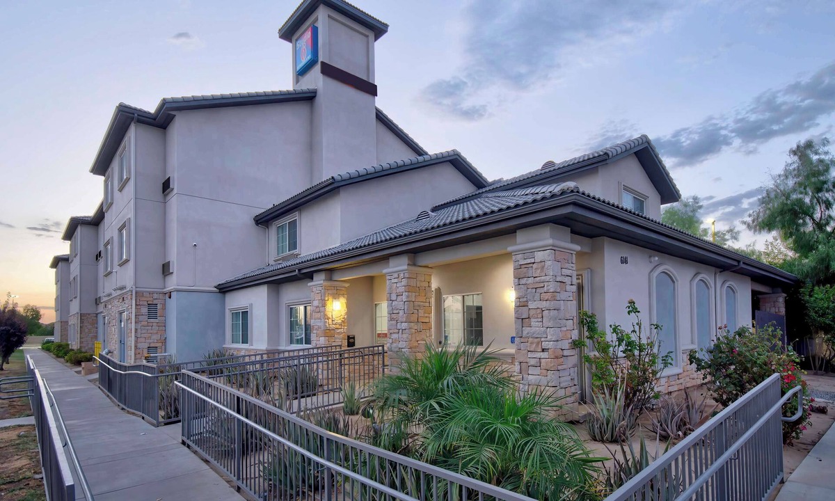 Oildale Hotel | Studio 6 Bakersfield, CA