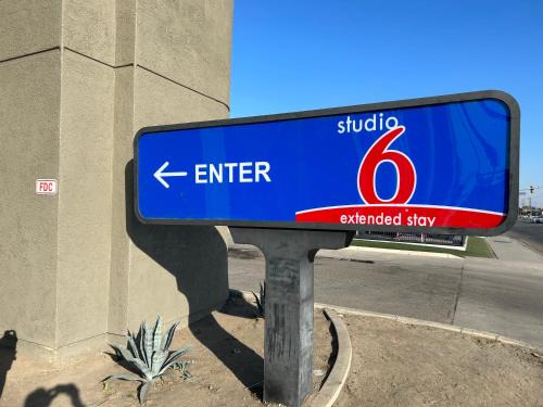 Pumpkin Center Hotel | Studio 6 Bakersfield, CA South