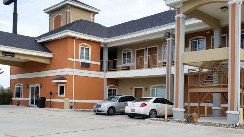 Beeville Hotel | Studio 6-Beeville, TX