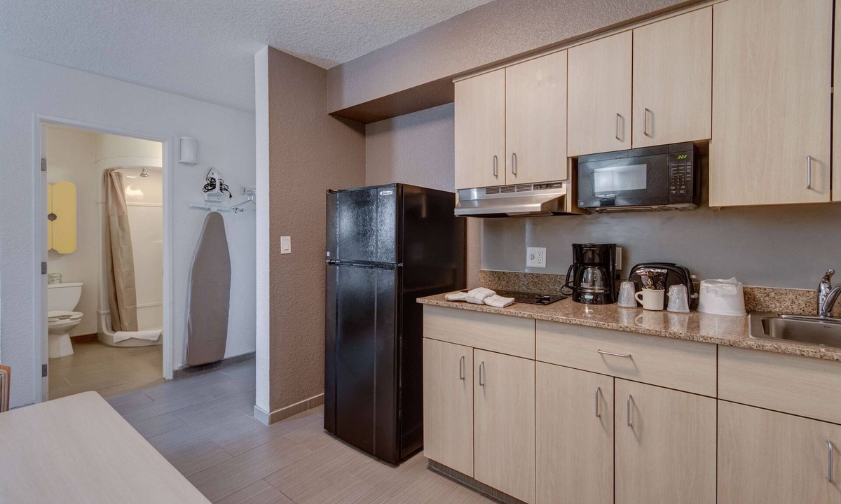 Biggs Field Hotel | Studio 6 El Paso, TX - East