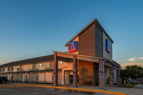 Lake Charles Hotel | Studio 6 Lake Charles