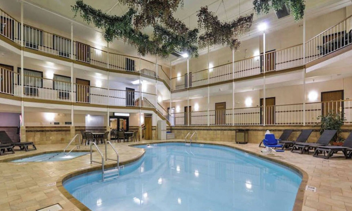 Minot Hotel | Studio 6 Minot, ND