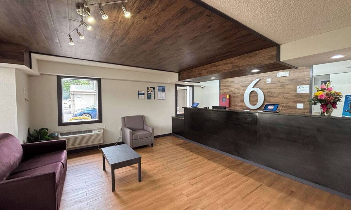 Paw Creek Hotel | Studio 6 Suites Charlotte, NC - Northlake