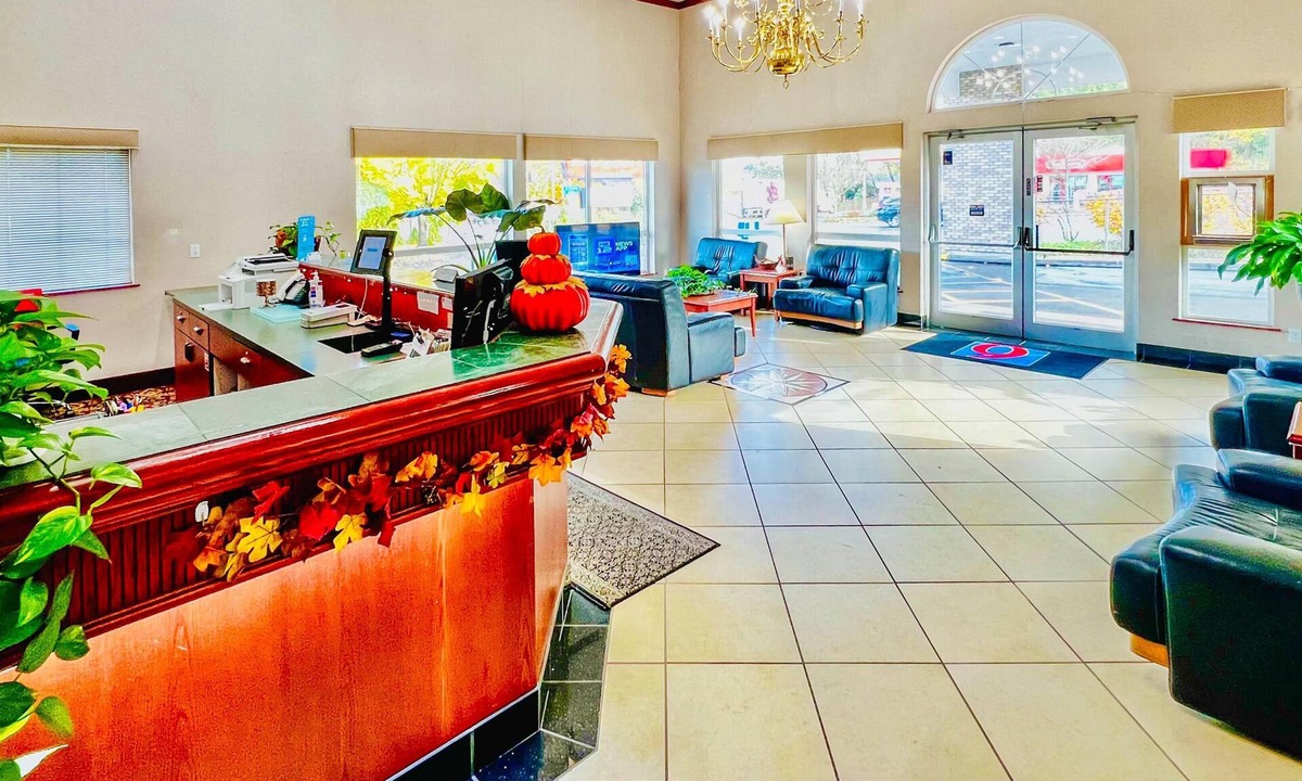 West Portland Park Hotel | Studio 6 Suites Portland OR- I-5 OHSU