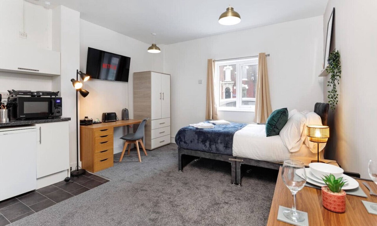 Middlesbrough Apartment | Studio 8 City Centre Fast WiFi Smart TV