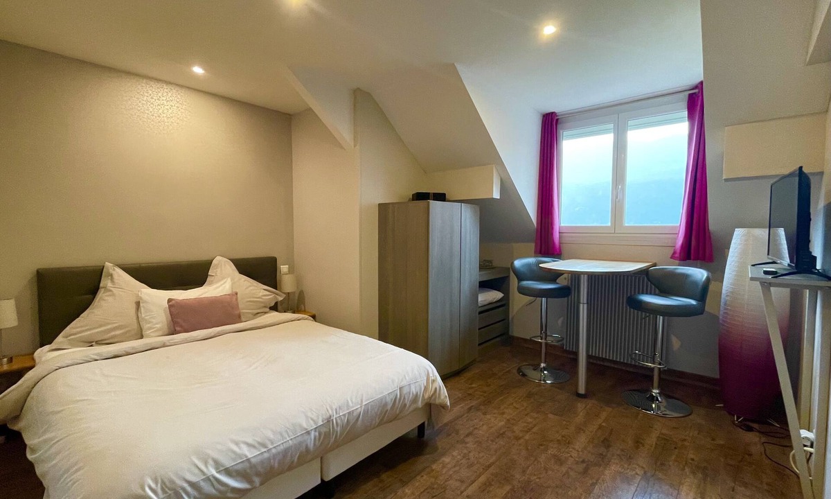 Brison-Saint-Innocent Apartment | Studio Au fil de l'eau