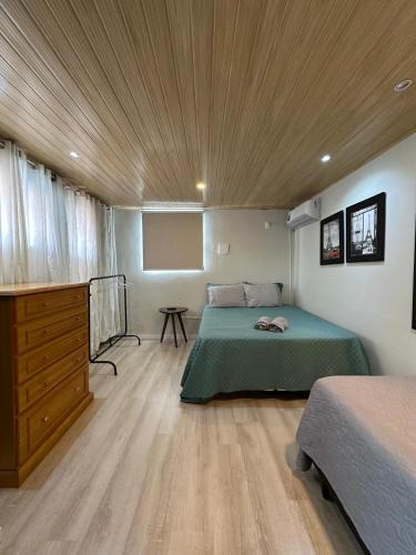 Iririu Apartment | Studio Aconchegante - com Garagem Privativa e Ar Condicionado REV391