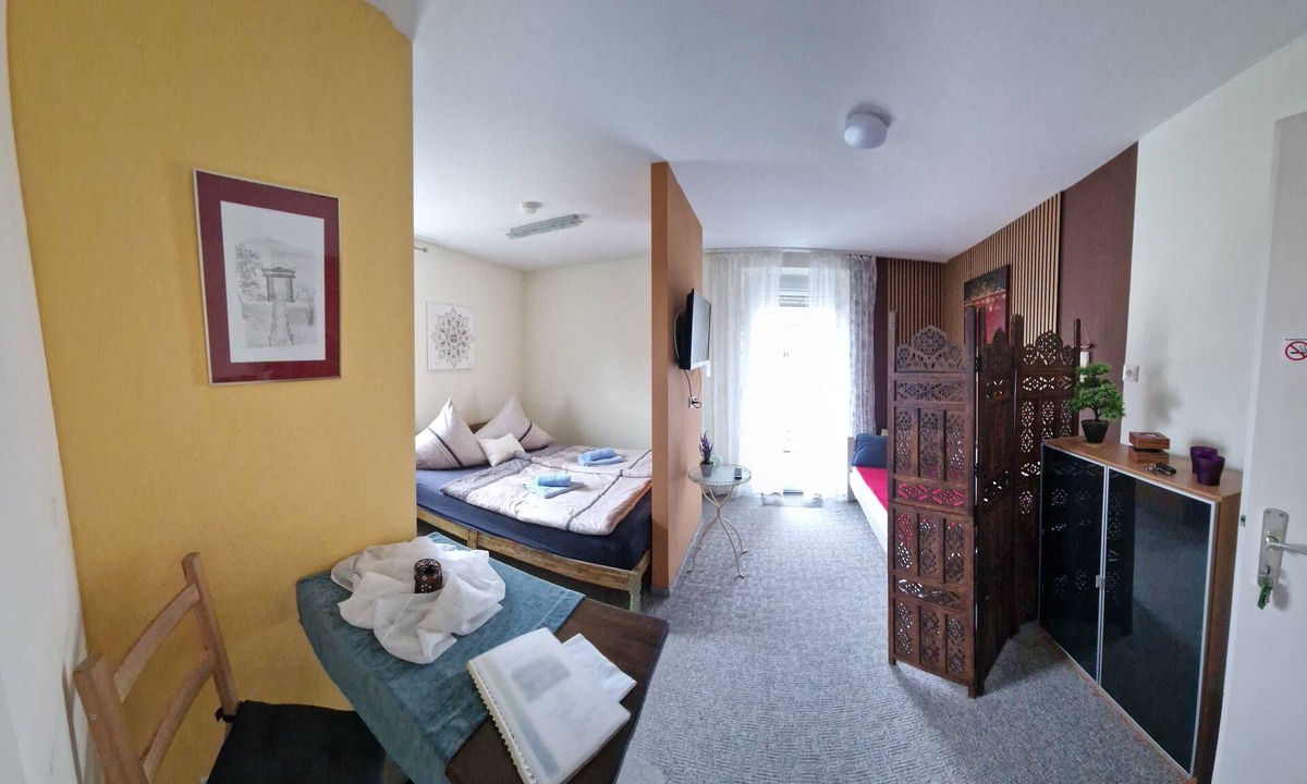 Redwitz an der Rodach Apartment | Studio Apartment 'Vollumen 1' with Balcony
